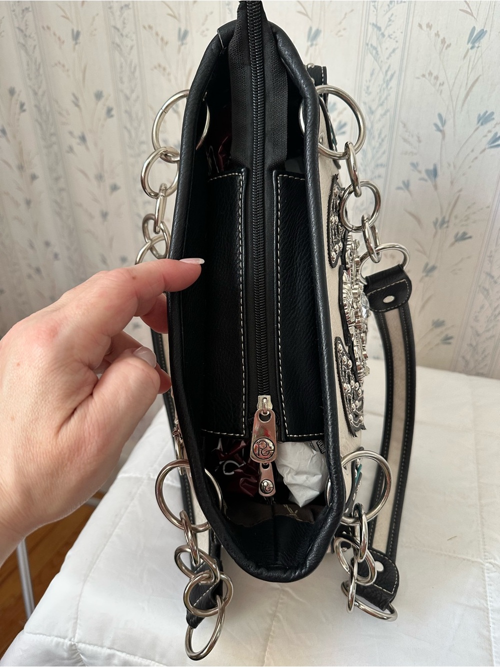 P & G Western-inspired Rhinestone Cross Concealed Carry Shoulder Bag - Picture 8 of 16